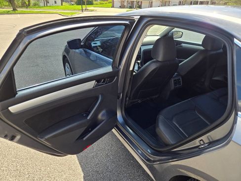 Used 2013 Volkswagen Passat 2.5 SE image 31