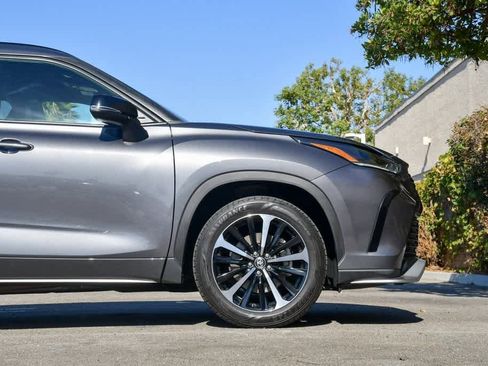 Certified 2022 Toyota Highlander XSE image 12