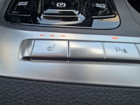 Used 2025 Kia Carnival EX FWD image 27