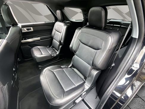 Certified 2022 Ford Explorer Limited w/ Equipment Group 301A image 26
