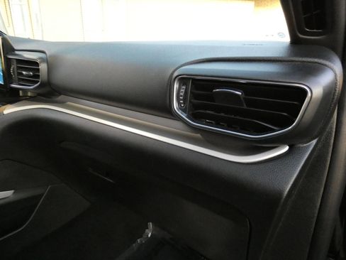 Used 2020 Ford Explorer XLT w/ Equipment Group 202A image 32