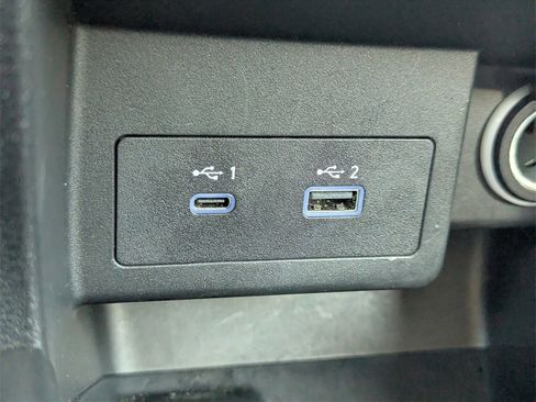 Used 2023 Nissan Kicks SV image 14