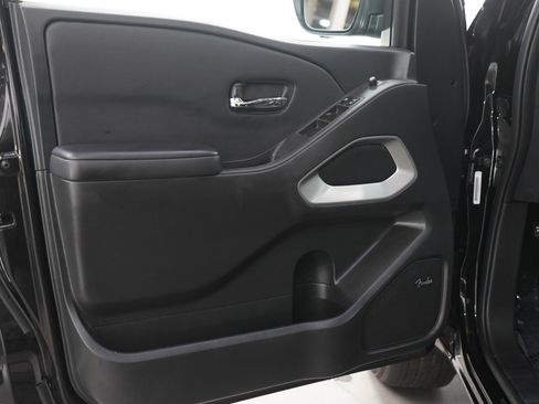 Used 2025 Nissan Frontier SL w/ Bed Access Package AWD/4WD image 18