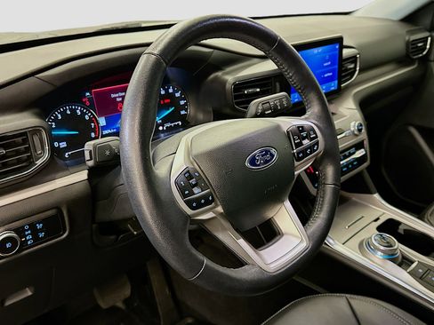 Used 2023 Ford Explorer XLT w/ Equipment Group 202A AWD/4WD image 18