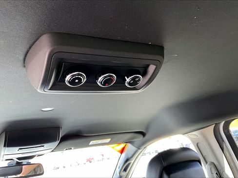Used 2018 Dodge Grand Caravan SXT FWD image 23