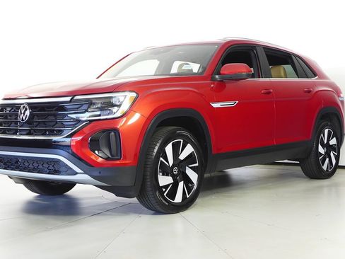 Certified 2025 Volkswagen Atlas Cross Sport SE FWD image 2