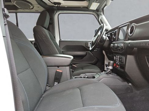 Certified 2021 Jeep Wrangler Unlimited Rubicon 4xe w/ Cold Weather Group image 15