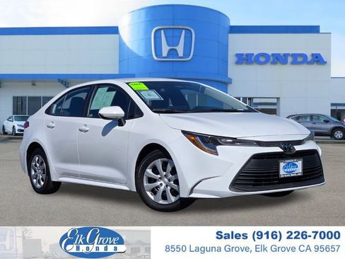 Used 2025 Toyota Corolla LE image 1