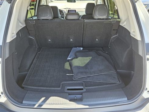 Used 2023 Nissan Rogue SV w/ SV Premium B Package image 27