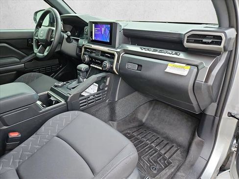Used 2025 Toyota Tacoma SR5 AWD/4WD image 20
