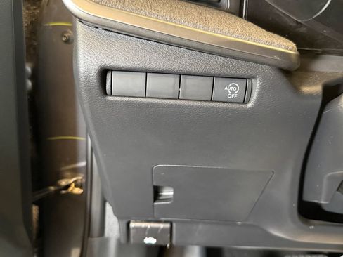 Used 2025 Nissan Kicks SV FWD image 19