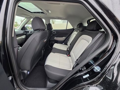New 2025 Hyundai Venue SEL image 17
