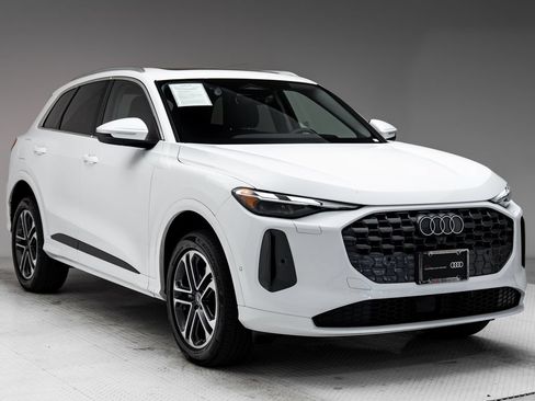 Certified 2025 Audi Q5 Premium w/ Convenience Package AWD/4WD image 27