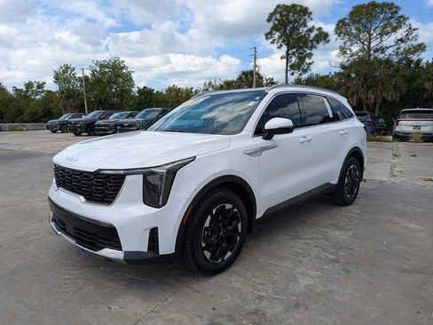 Certified 2025 Kia Sorento S w/ Panoramic Sunroof Package FWD image 4