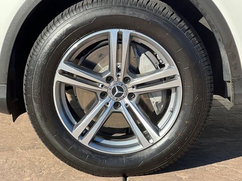 Used 2021 Mercedes-Benz GLC 300 4MATIC w/ Premium Package image 33