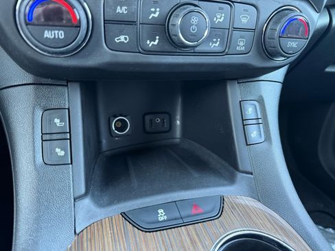 Used 2017 GMC Acadia SLE image 19