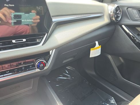 New 2026 Chevrolet Equinox LT w/ Convenience Package II image 36