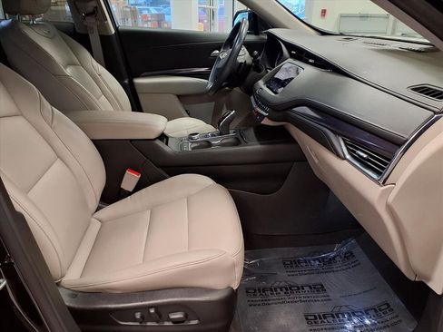 Certified 2023 Cadillac XT4 Luxury w/ Cold Weather Package image 10