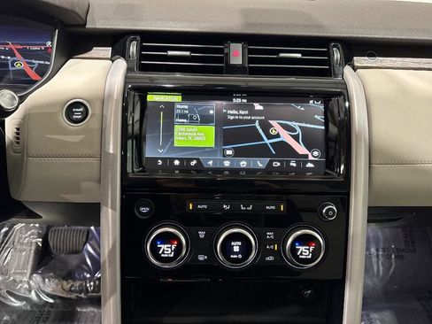 Used 2018 Land Rover Discovery HSE image 46