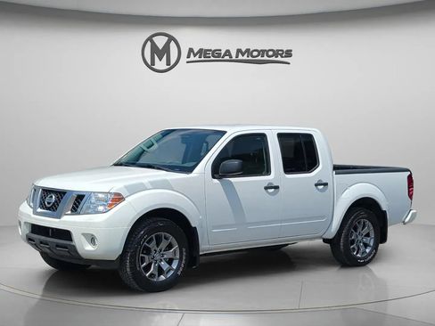 Used 2020 Nissan Frontier SV AWD/4WD image 2
