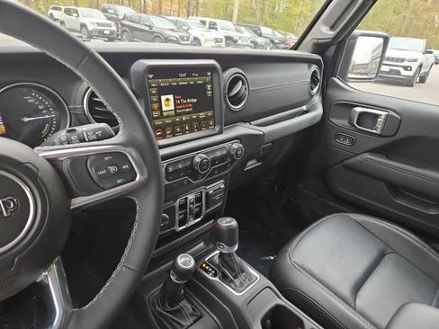 Used 2023 Jeep Wrangler Unlimited Sahara w/ Cold Weather Group AWD/4WD image 24