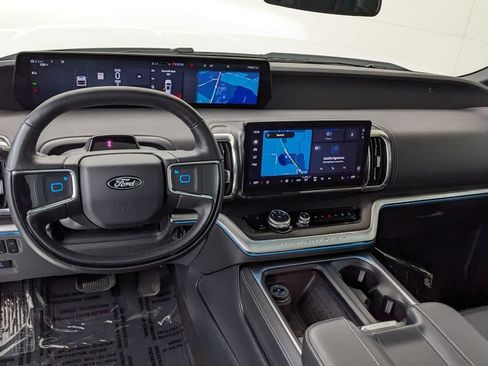 Certified 2025 Ford Expedition Max Platinum w/ Stealth Appearance Package AWD/4WD image 4