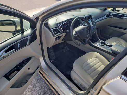 Certified 2019 Ford Fusion SE image 9