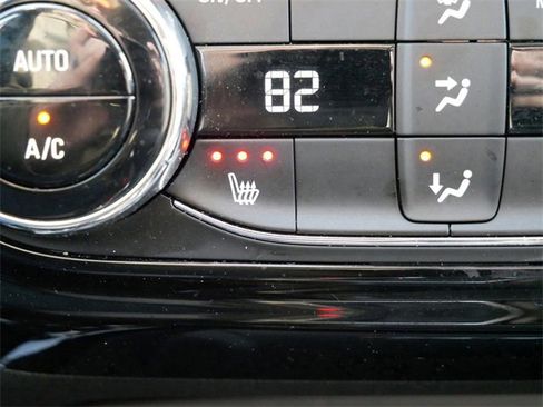 Used 2024 Chevrolet Trax LT w/ Sunroof Package image 21