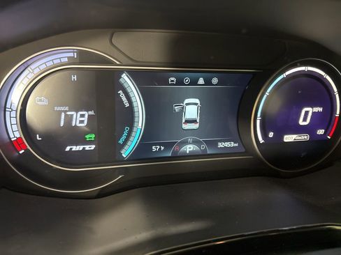 Used 2022 Kia Niro EX image 24