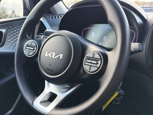 Used 2023 Kia Soul LX w/ LX Technology Package image 24