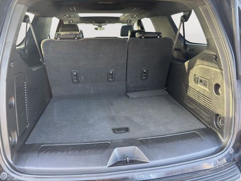 Used 2022 GMC Yukon XL SLT w/ SLT Premium Package RWD image 7