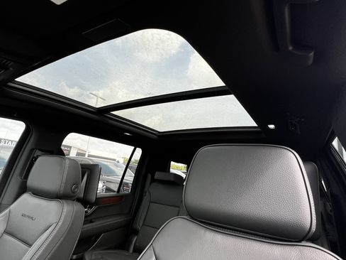 New 2026 GMC Yukon XL Denali w/ Denali Reserve Package image 23