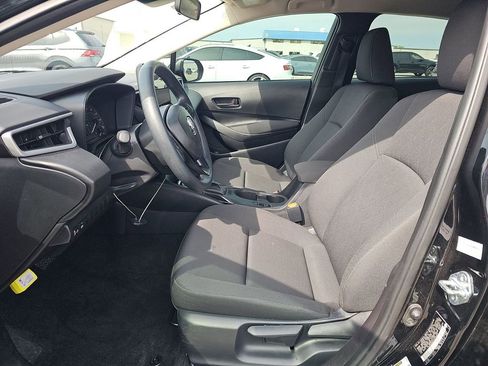 Used 2025 Toyota Corolla LE image 2