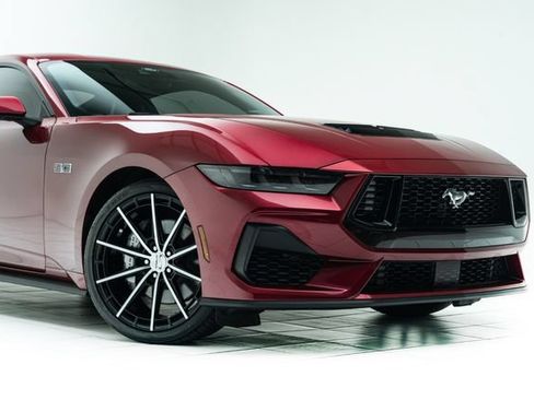 Used 2025 Ford Mustang GT Premium RWD image 4
