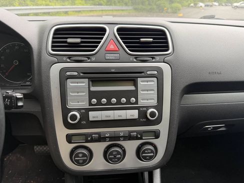 Used 2008 Volkswagen Eos 2.0T FWD image 15