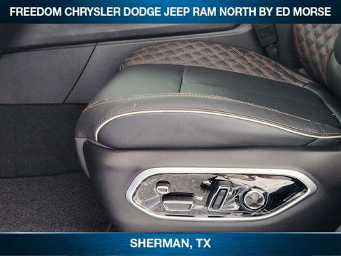 New 2025 Jeep Grand Cherokee Summit image 15