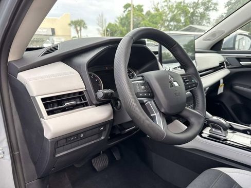 New 2026 Mitsubishi Outlander SE FWD image 22