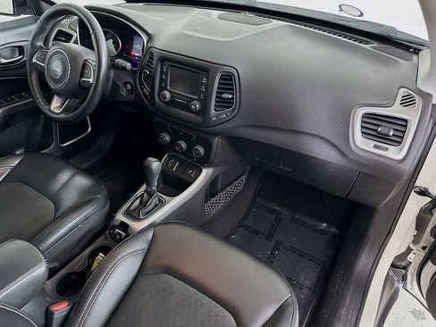 Used 2018 Jeep Compass Latitude FWD image 31