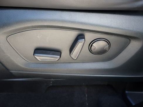 Used 2021 Ford Explorer XLT w/ Equipment Group 202A image 13