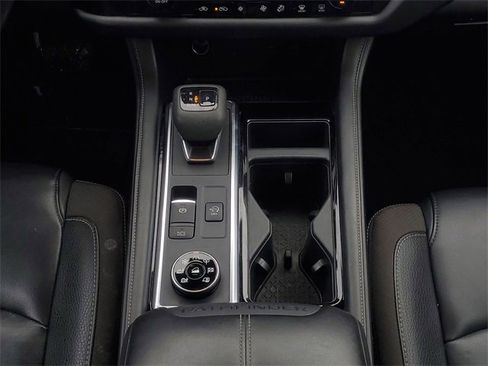 Used 2023 Nissan Pathfinder SL image 29