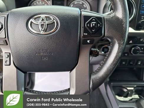 Used 2017 Toyota Tacoma TRD Off-Road w/ Premium & Technology Package AWD/4WD image 16