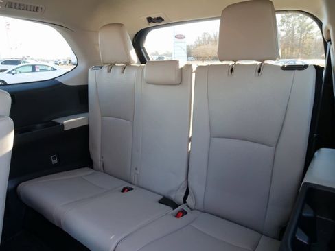 Used 2025 Toyota Grand Highlander AWD image 16