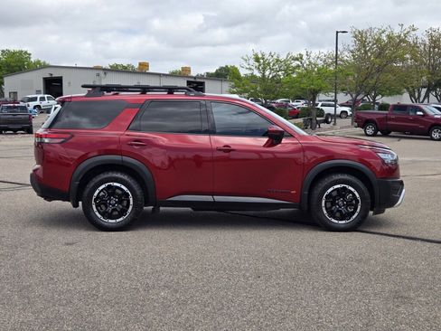 Used 2024 Nissan Pathfinder Rock Creek AWD/4WD image 2