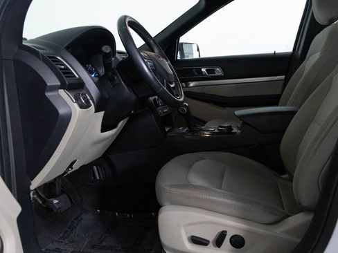 Used 2019 Ford Explorer XLT image 20