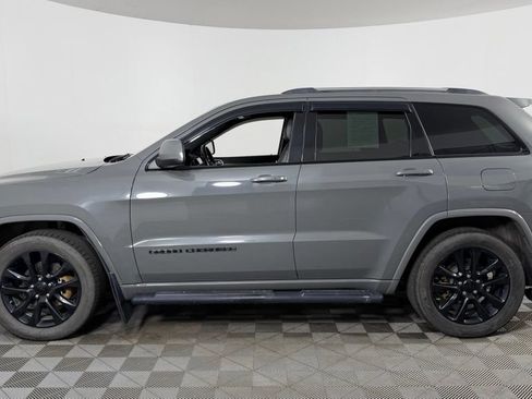Used 2020 Jeep Grand Cherokee Altitude AWD/4WD image 5