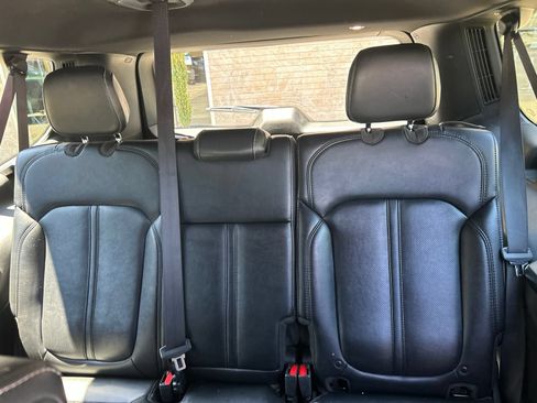 Used 2024 Jeep Wagoneer L Series III w/ Flexible Seating Group AWD/4WD image 18