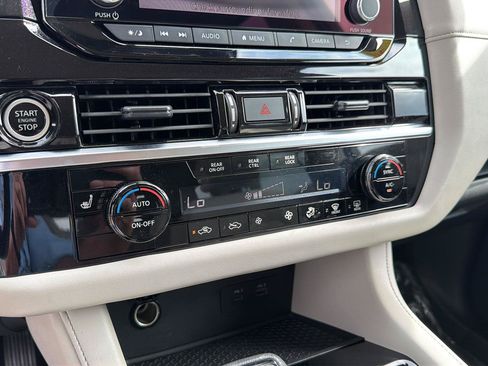 Used 2024 Nissan Pathfinder SV FWD image 26