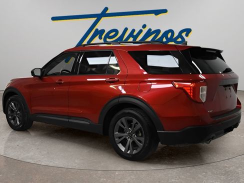 Used 2021 Ford Explorer XLT w/ Equipment Group 202A RWD image 9