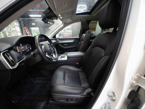 Used 2024 MAZDA CX-90 Plug-In Hybrid w/ Preferred AWD/4WD image 9