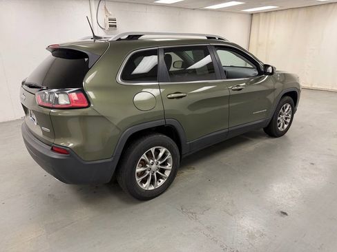 Used 2019 Jeep Cherokee Latitude Plus w/ Cold Weather Group AWD/4WD image 6